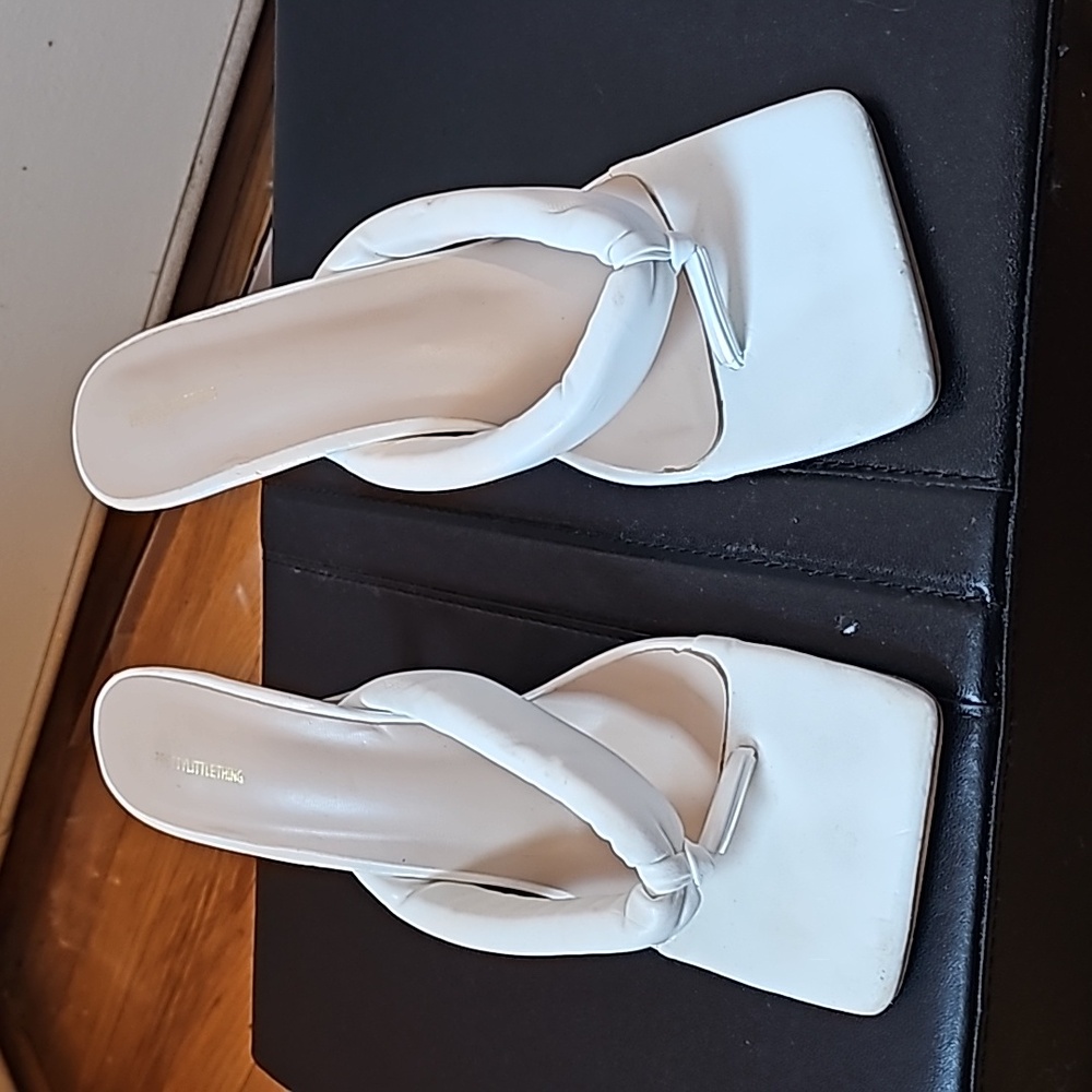 Used Great Condition Womens Open Toe Slip-On Flip Flops  Color: White  Size: 7